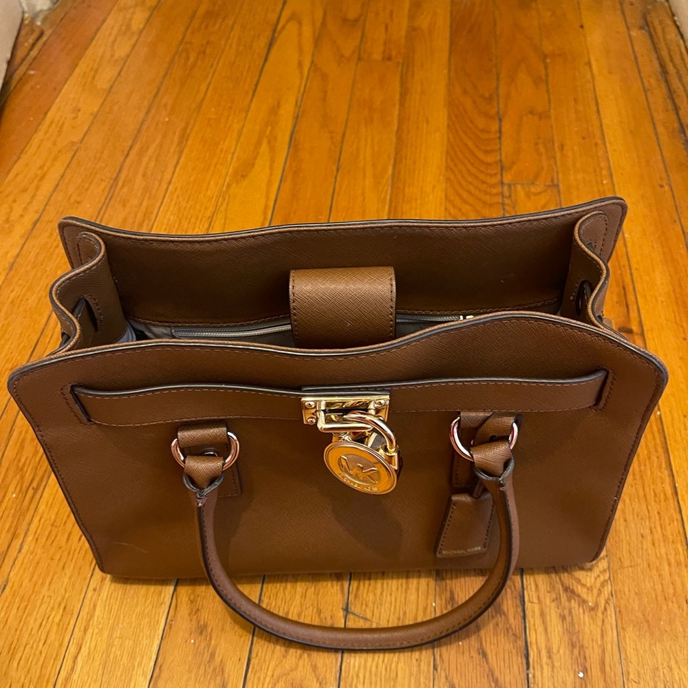 Michael Kors beige bag